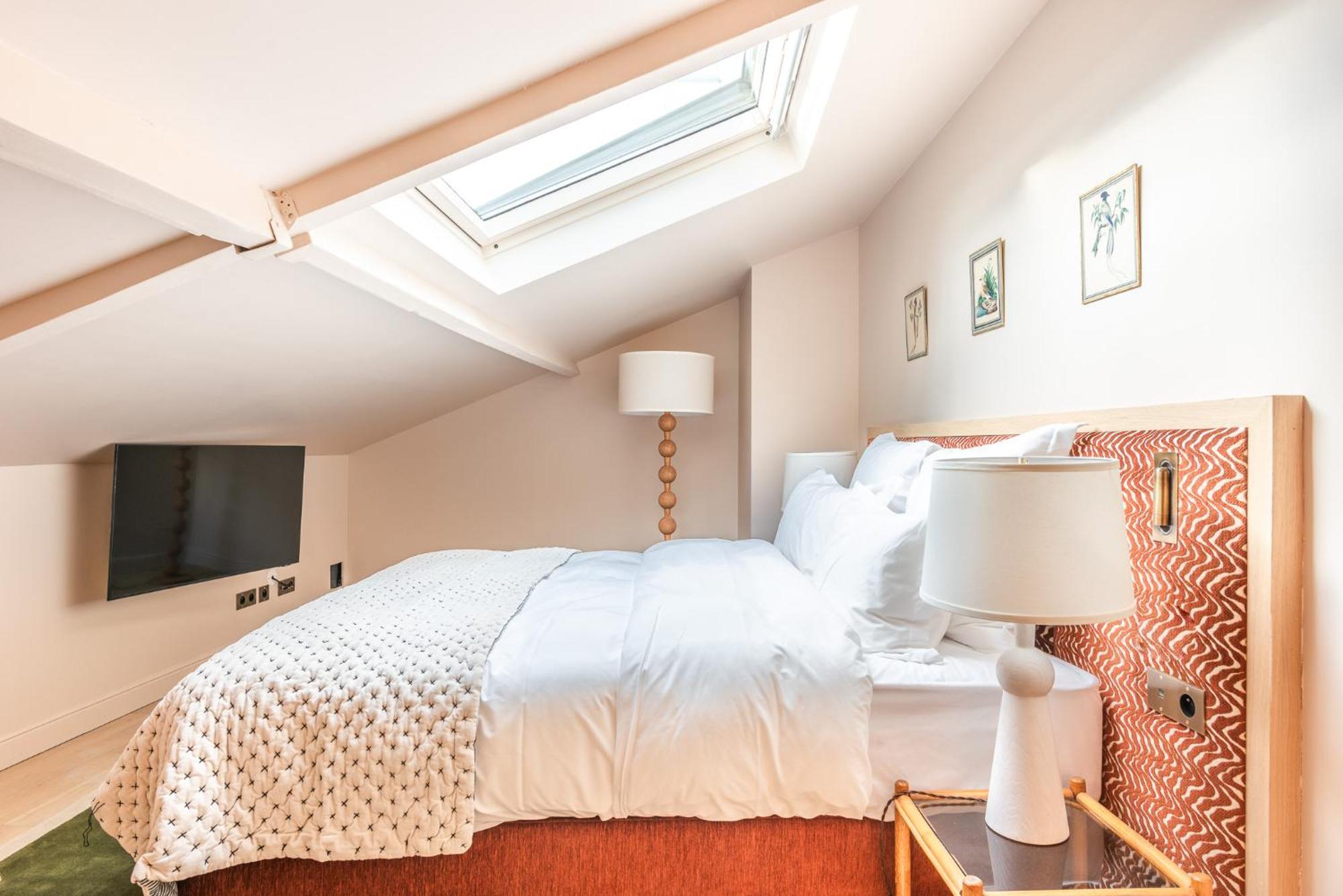 Maison La Boheme Montmartre - Studios & Apartments Париж Екстериор снимка