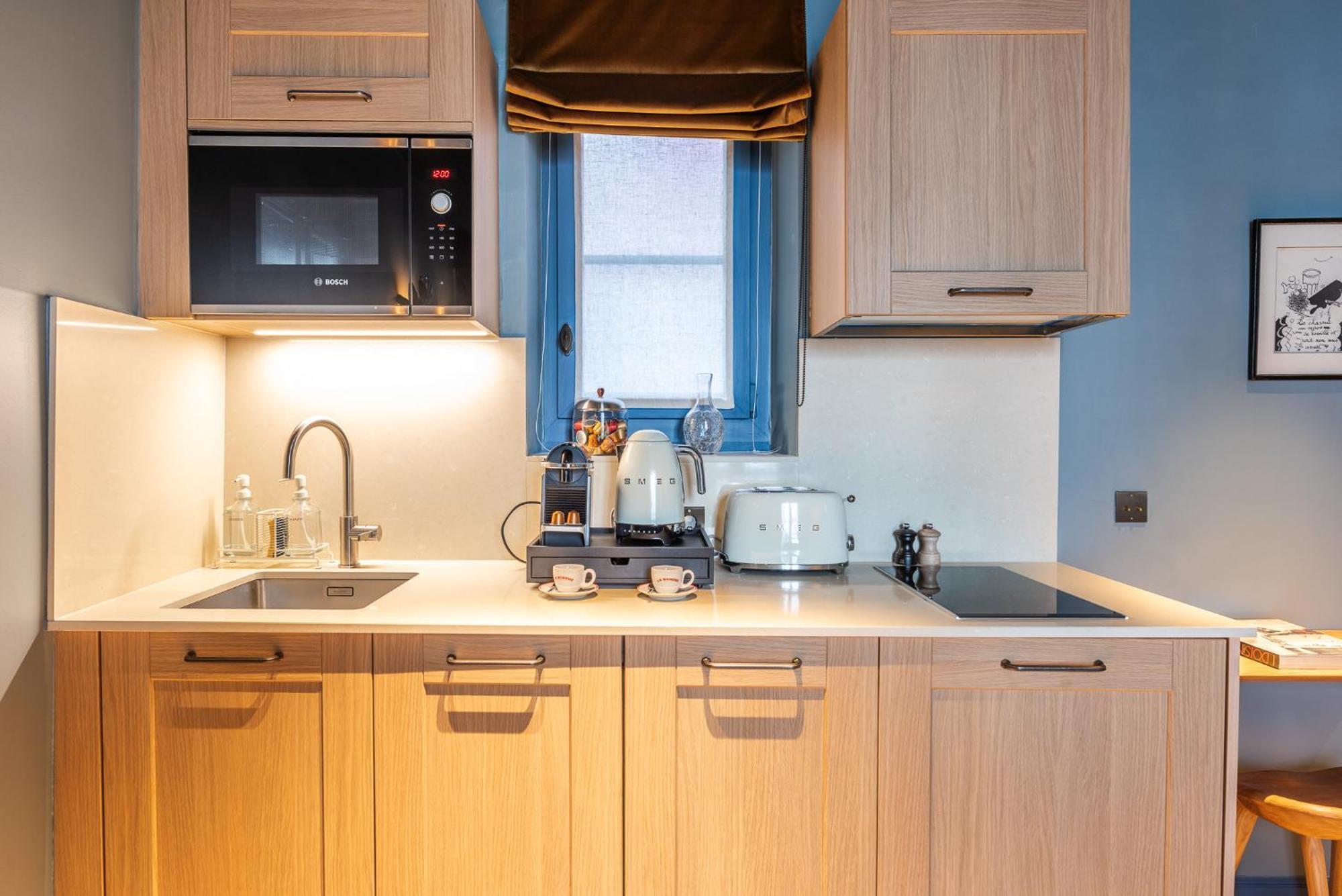 Maison La Boheme Montmartre - Studios & Apartments Париж Екстериор снимка