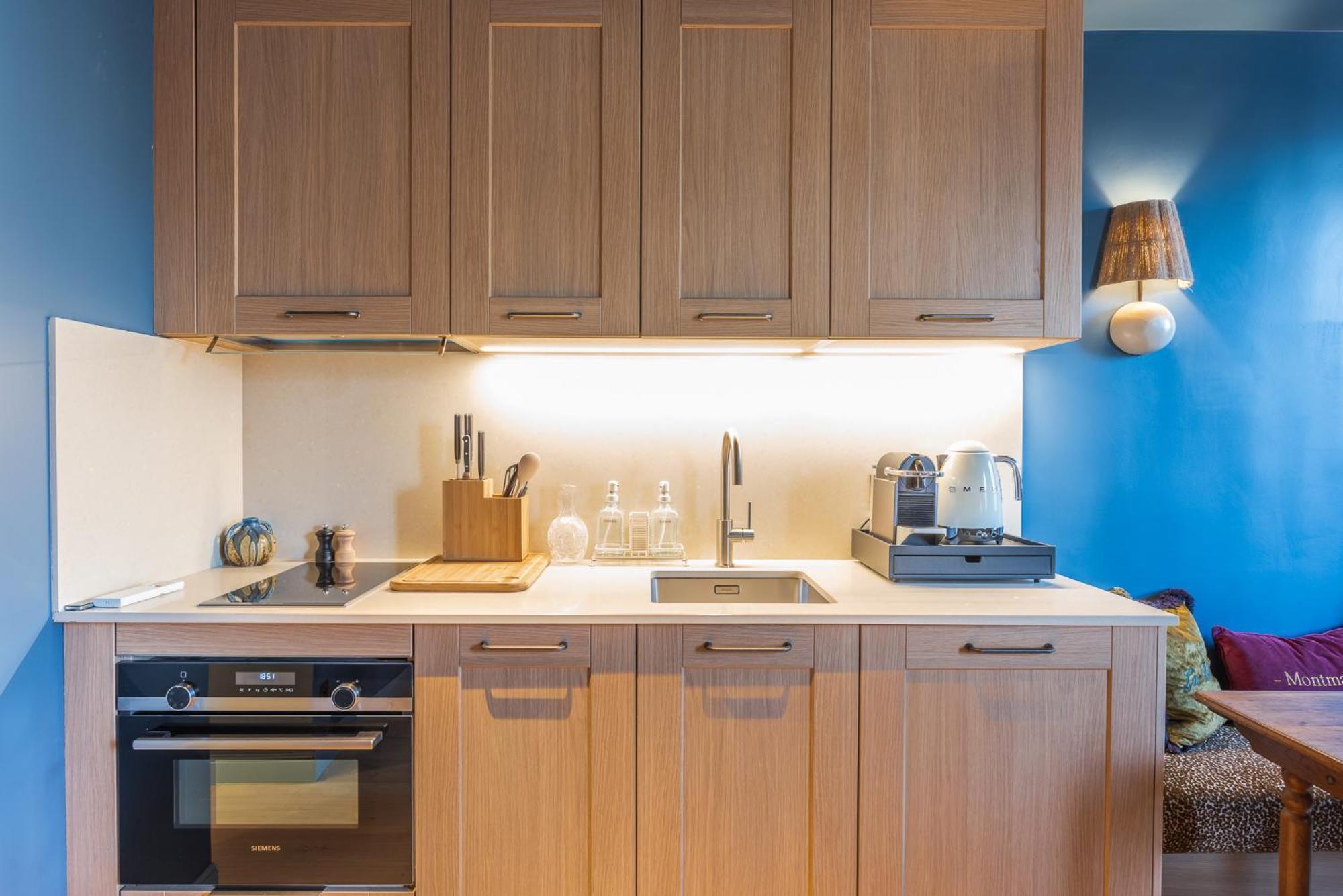 Maison La Boheme Montmartre - Studios & Apartments Париж Екстериор снимка