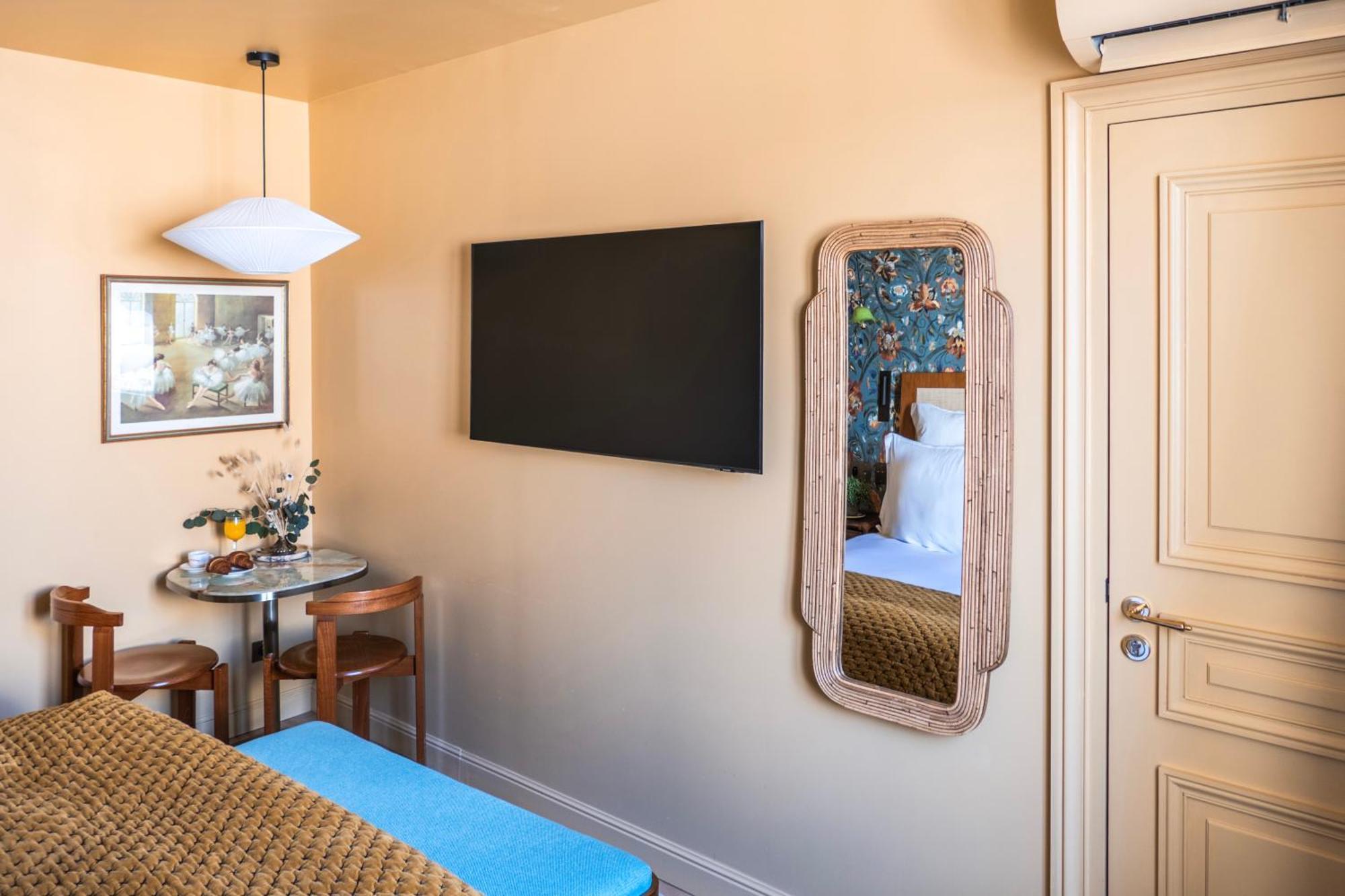 Maison La Boheme Montmartre - Studios & Apartments Париж Екстериор снимка