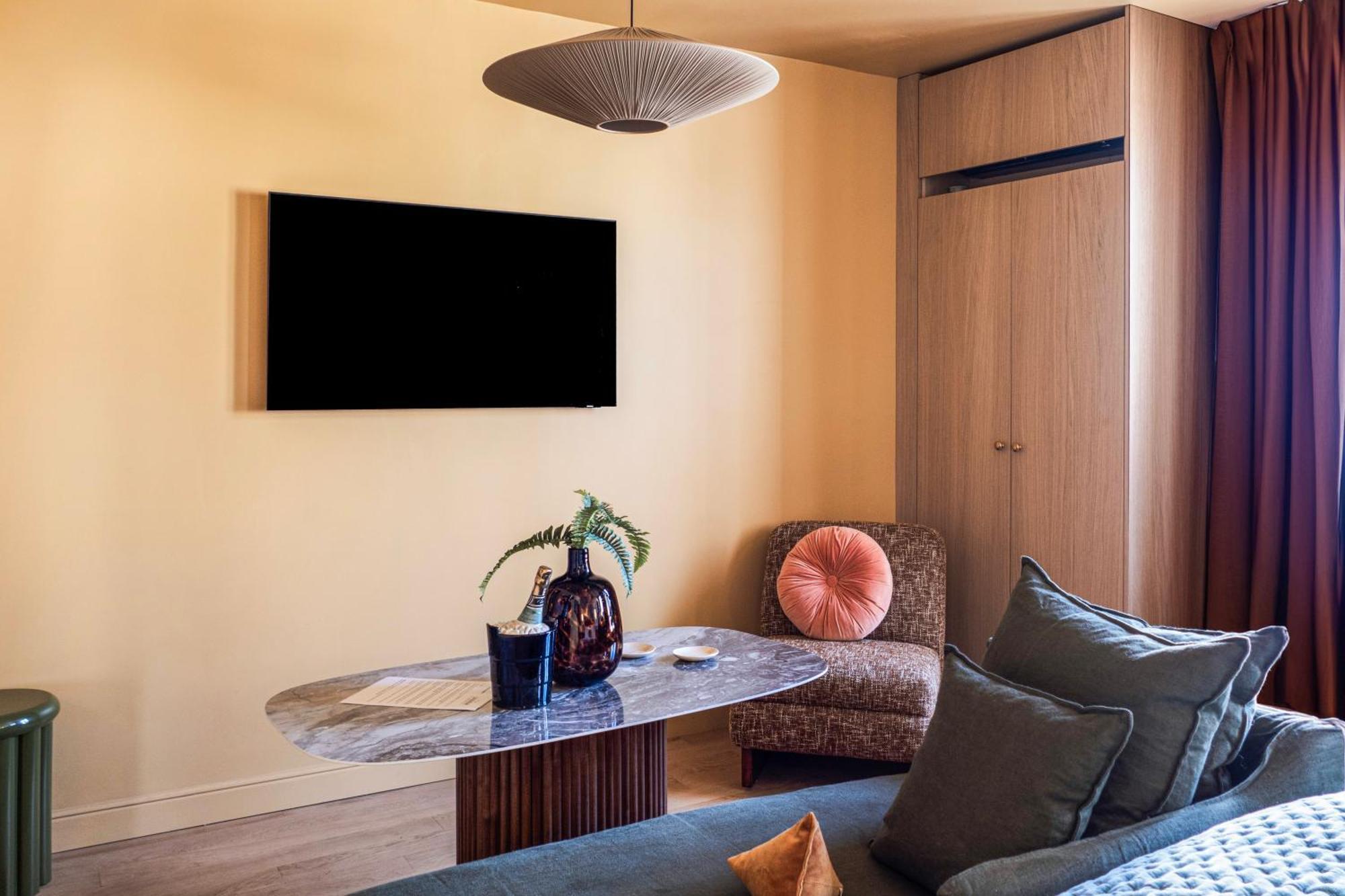 Maison La Boheme Montmartre - Studios & Apartments Париж Екстериор снимка